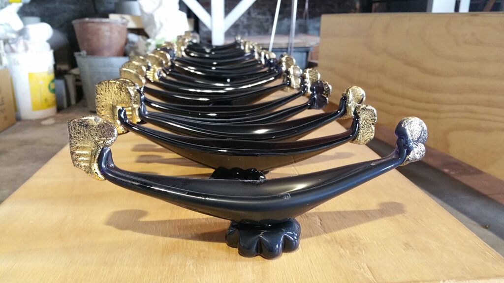 Produzione di sculture in vetro massiccio a Murano